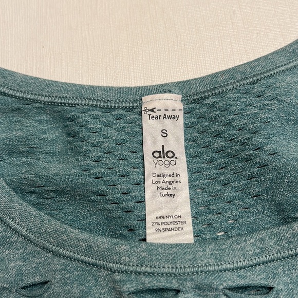 7. Alo Yoga Lark Tank - Picture 3 of 4